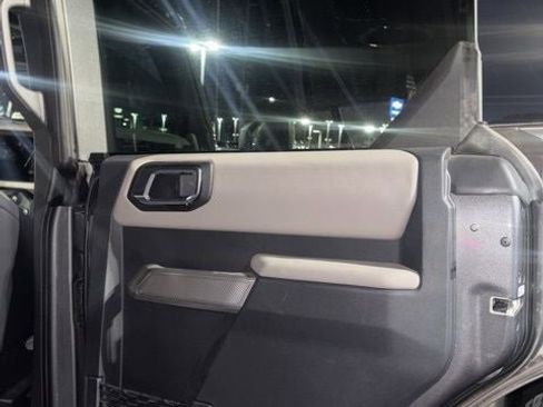 Used 2023 Ford Bronco Wildtrak image 29