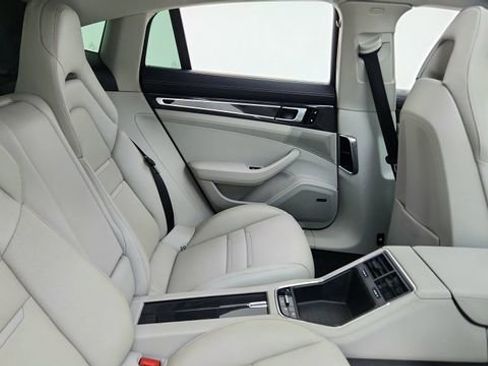 Used 2018 Porsche Panamera 4S image 24