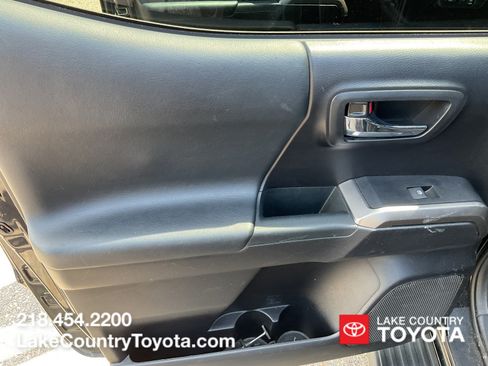 Used 2020 Toyota Tacoma Limited AWD/4WD image 18