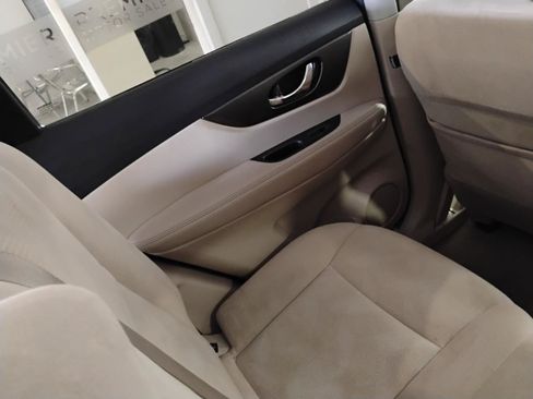 Used 2015 Nissan Rogue S FWD image 9
