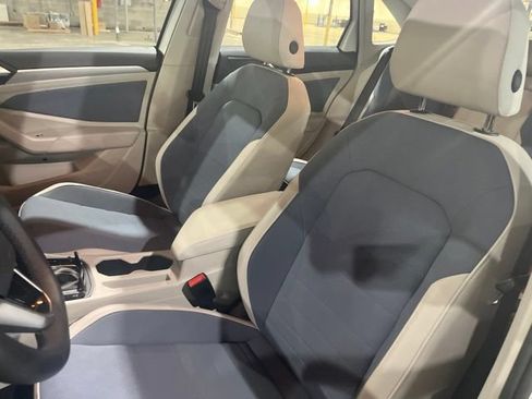 Used 2026 Volkswagen Jetta SE FWD image 42