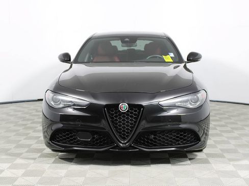Used 2023 Alfa Romeo Giulia Veloce RWD image 2