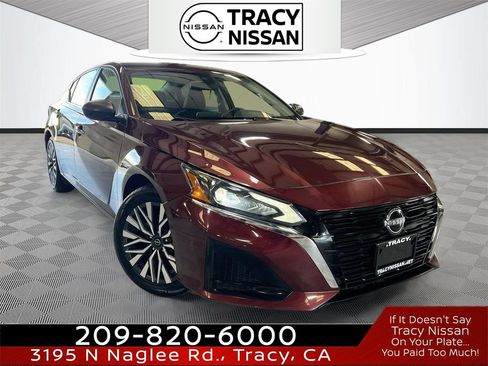 Used 2024 Nissan Altima 2.5 SV FWD image 1