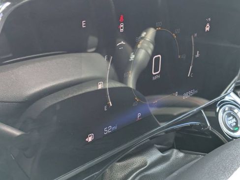 Certified 2024 Chevrolet Trax RS w/ Sunroof Package FWD image 8