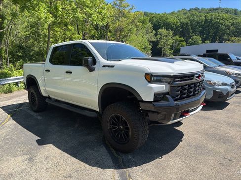 Used 2022 Chevrolet Silverado 1500 ZR2 w/ Technology Package AWD/4WD image 9