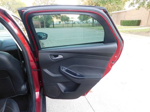Used 2015 Ford Focus SE w/ Equipment Group 201A image 25