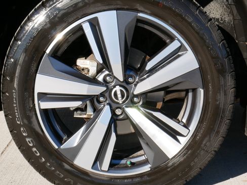 Used 2022 Nissan Rogue Platinum w/ Head-Up Display Package image 17