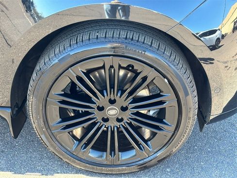 Used 2025 Land Rover Range Rover SE image 8