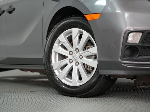 Used 2018 Honda Odyssey LX image 18