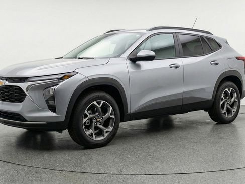 Used 2025 Chevrolet Trax LT w/ LT Convenience Package image 3