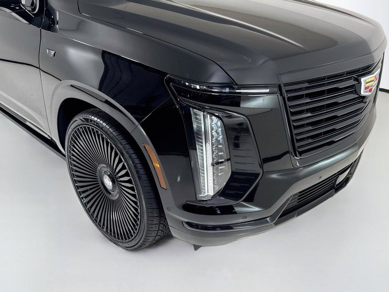 Used 2025 Cadillac Escalade Premium Luxury Platinum AWD/4WD image 40