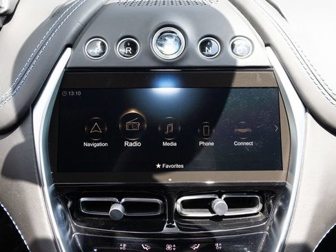 Used 2021 Aston Martin DBX AWD/4WD image 39