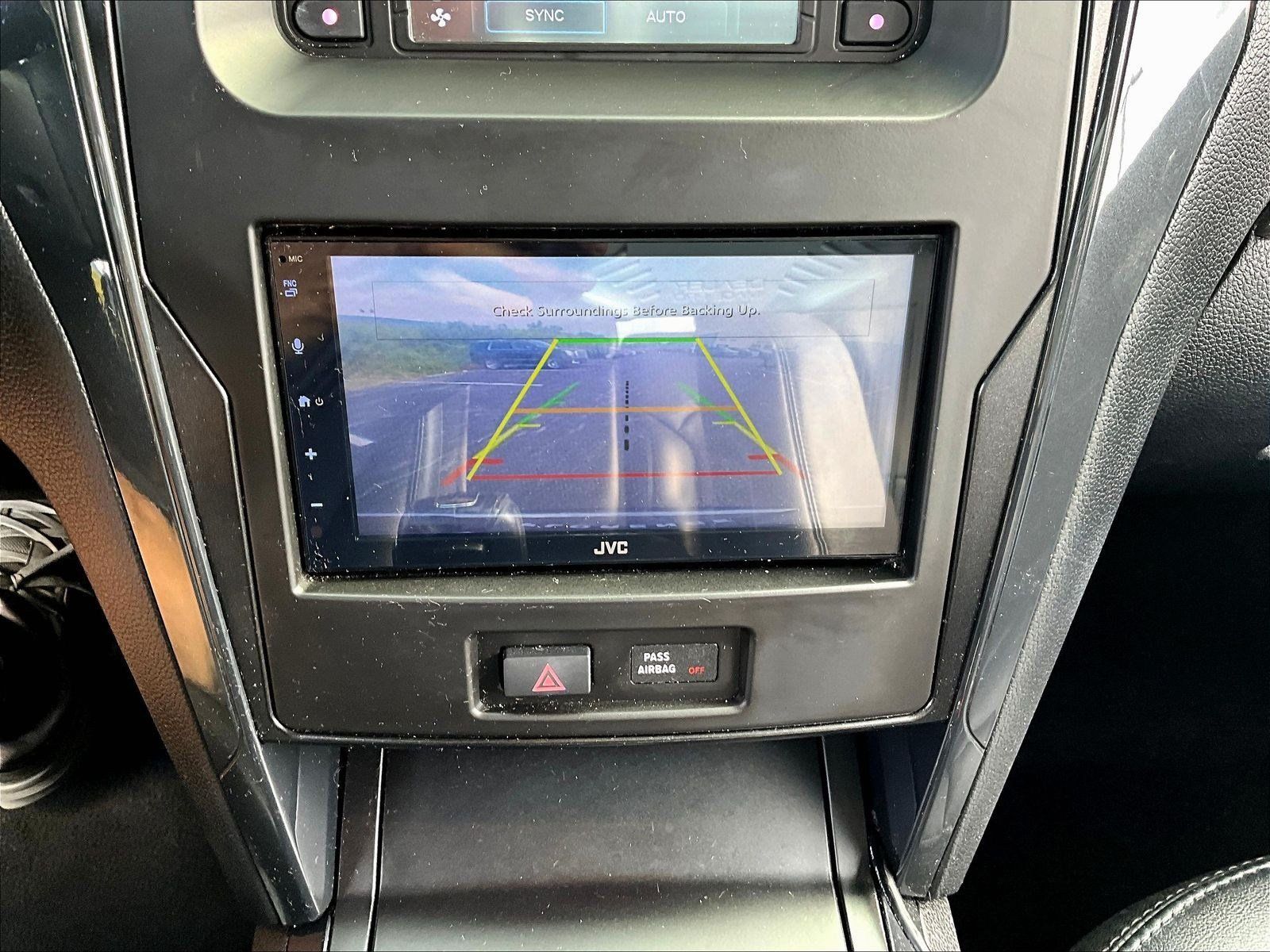 Used 2018 Ford Explorer XLT w/ Equipment Group 202A FWD image 15