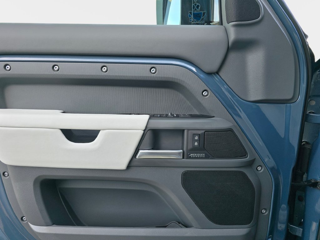 New 2026 Land Rover Defender 110 X-Dynamic SE AWD/4WD image 28