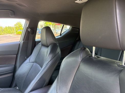 Used 2019 Toyota C-HR Limited image 7