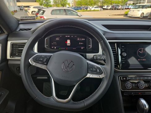 Used 2023 Volkswagen Atlas Cross Sport SE w/ Black Wheel Package AWD/4WD image 27