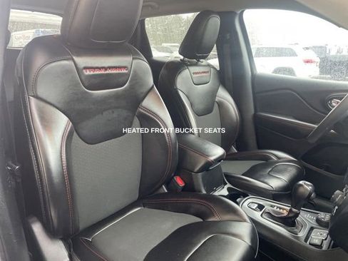 Used 2022 Jeep Cherokee Trailhawk image 3