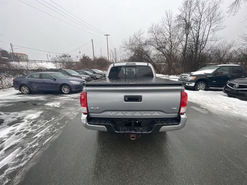 Used 2017 Toyota Tacoma SR5 image 29