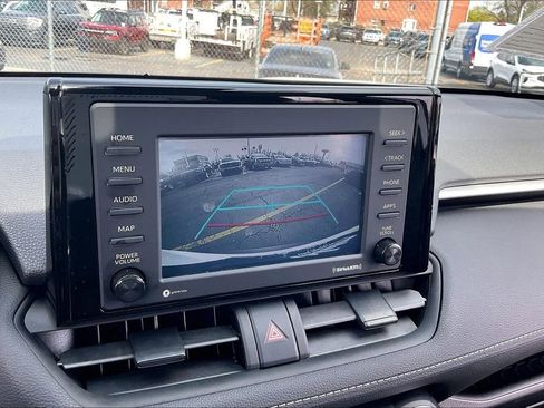 Used 2021 Toyota RAV4 XLE w/ Carpet Mat Package (TMS) image 20