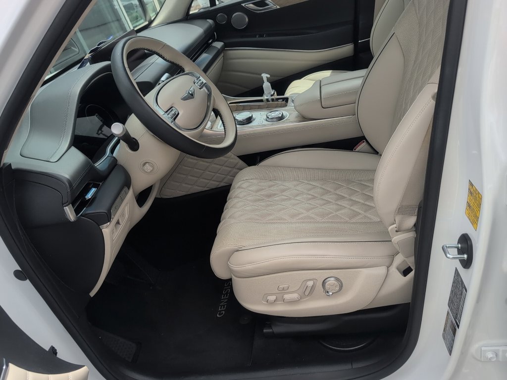 Used 2024 Genesis GV80 3.5T w/ Prestige Package AWD/4WD image 3