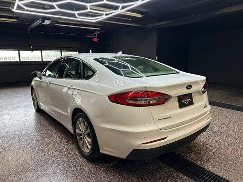 Used 2019 Ford Fusion SE FWD image 5