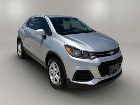 Used 2020 Chevrolet Trax LS FWD image 1