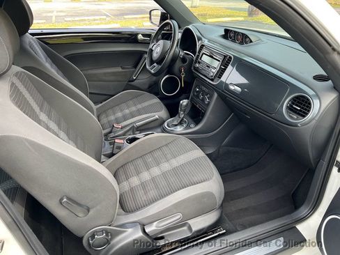 Used 2012 Volkswagen Beetle Launch Edition image 11