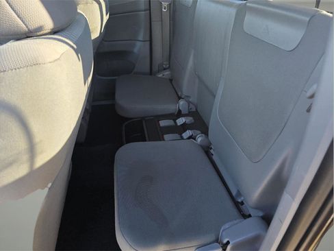 Used 2013 Toyota Tacoma 4x4 Access Cab V6 w/ SR5 Pkg image 16