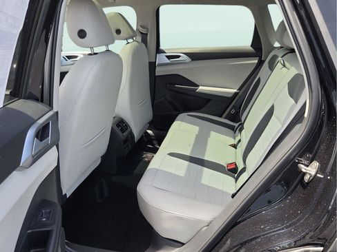 New 2026 Volkswagen Taos SE FWD image 10