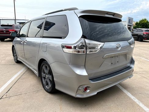Used 2013 Toyota Sienna SE image 4