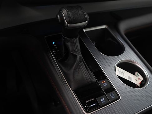 Used 2022 Toyota Sienna XSE image 22