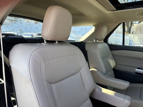 Certified 2022 Ford Explorer XLT w/ Equipment Group 202A image 23