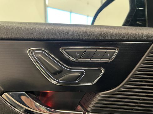 Used 2020 Lincoln Corsair AWD w/ Premium Package image 24