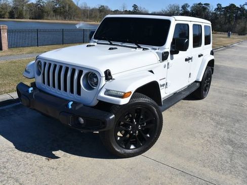 Used 2023 Jeep Wrangler Unlimited Sahara image 6