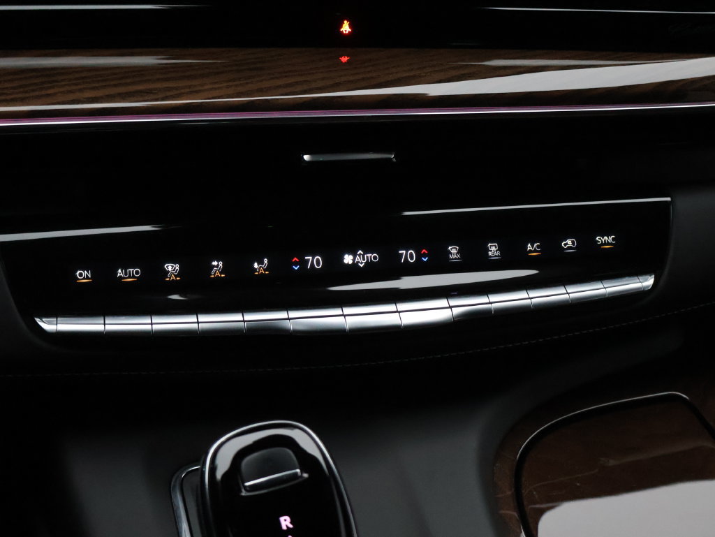 Used 2023 Cadillac Escalade Sport Platinum w/ Heavy-Duty Trailer Package AWD/4WD image 29