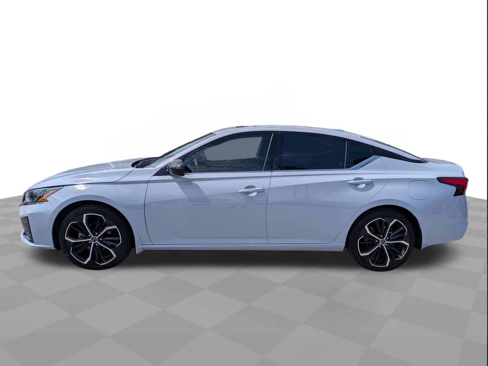 Used 2024 Nissan Altima 2.5 SR w/ SR Premium Package FWD image 7