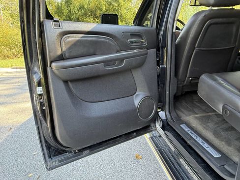 Used 2011 GMC Sierra 2500 Denali w/ Suspension Package, Off-Road image 28