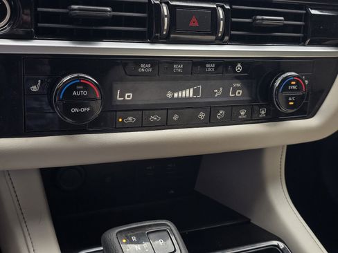 Used 2023 Nissan Pathfinder SL AWD/4WD image 20