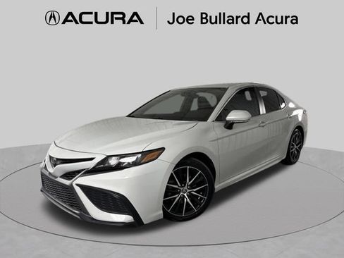 Used 2023 Toyota Camry SE FWD image 1