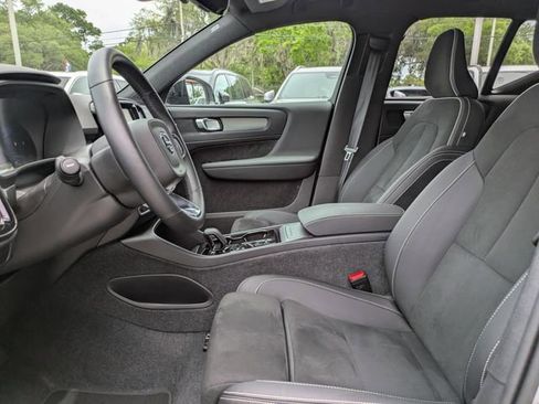 Used 2025 Volvo XC40 B5 Plus AWD/4WD image 25