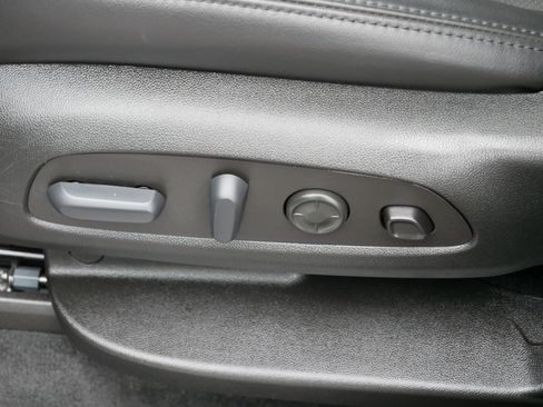 Used 2024 Buick Enclave Avenir w/ Avenir Technology Package image 17