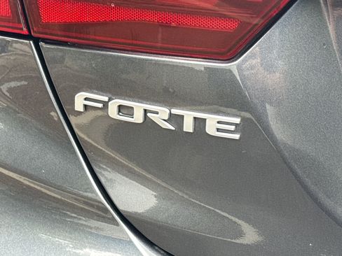 Used 2023 Kia Forte LXS FWD image 9