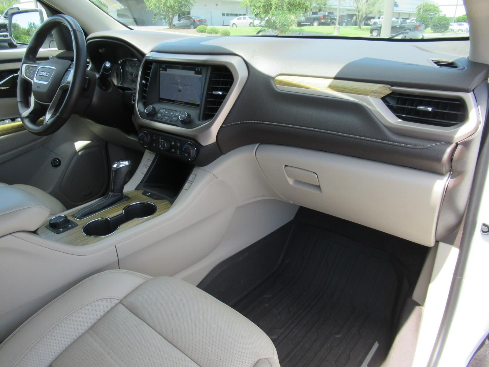 Used 2019 GMC Acadia Denali w/ Technology Package FWD image 11
