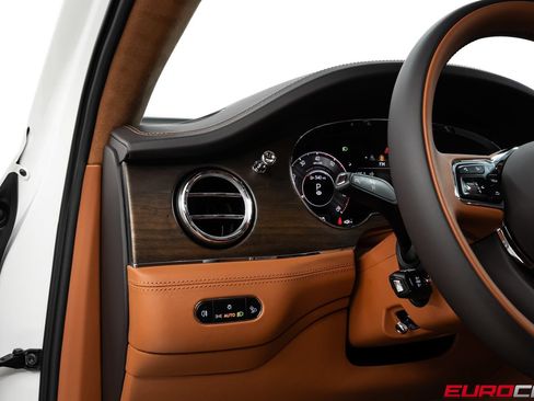 Used 2024 Bentley Bentayga AWD/4WD image 26