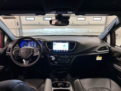 New 2026 Chrysler Pacifica Select image 29