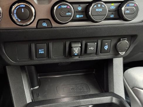 Used 2021 Toyota Tacoma TRD Sport AWD/4WD image 13