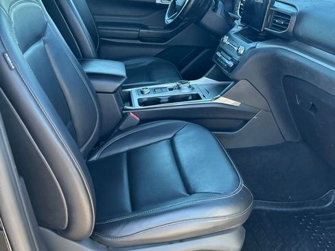 Used 2020 Ford Explorer XLT w/ Equipment Group 202A AWD/4WD image 29