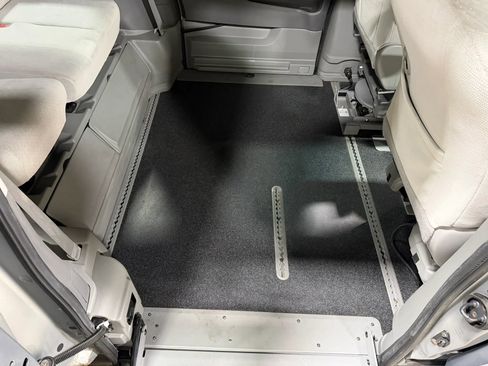 Used 2015 Toyota Sienna LE image 48