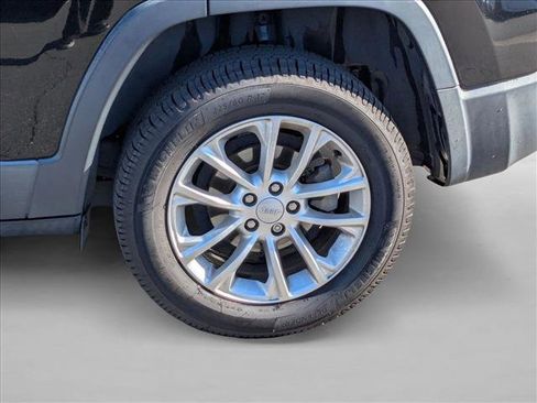 Used 2019 Jeep Cherokee Latitude w/ Popular Appearance Group image 22