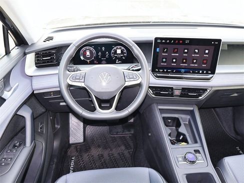 New 2026 Volkswagen Tiguan SE image 18